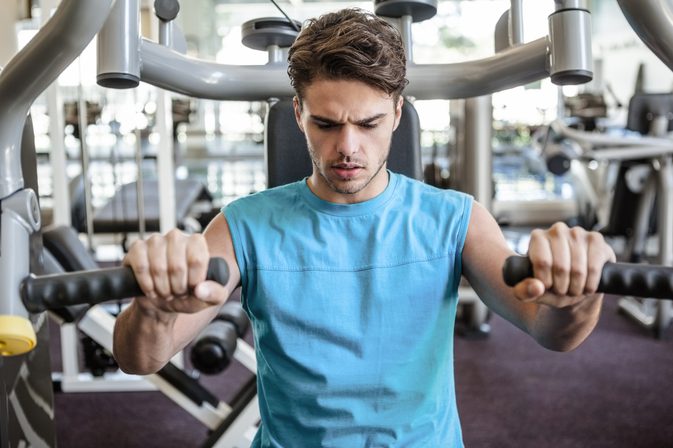 Ali lahko maščobni ljudje pridobijo mišice hitreje kot mršavci?