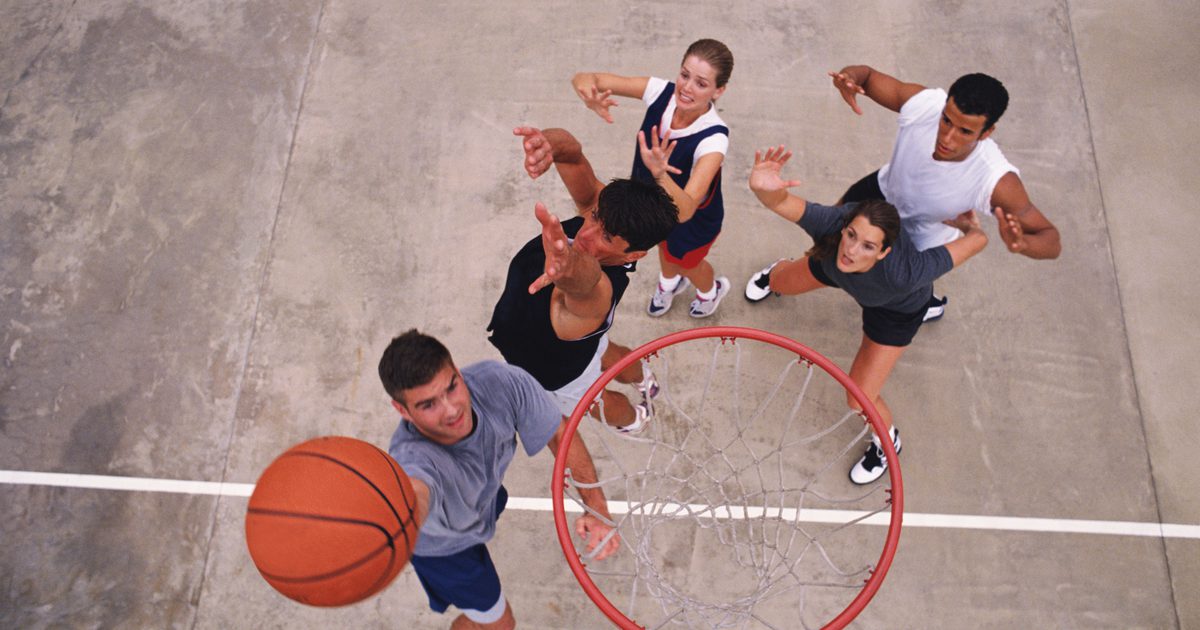 Можете ли да играете баскетбол с тренировъчни обувки?
