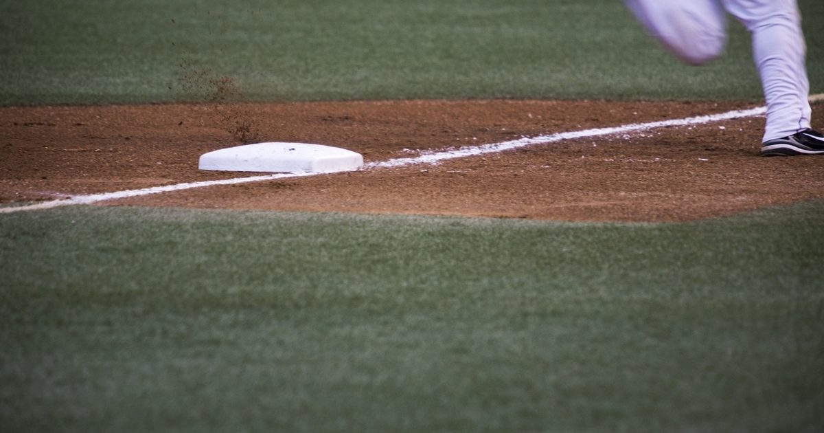 Kannst du Basen im Softball stehlen?