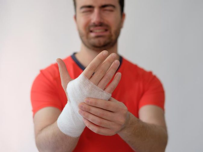 Borsttraining die je kunt doen met een gebroken hand