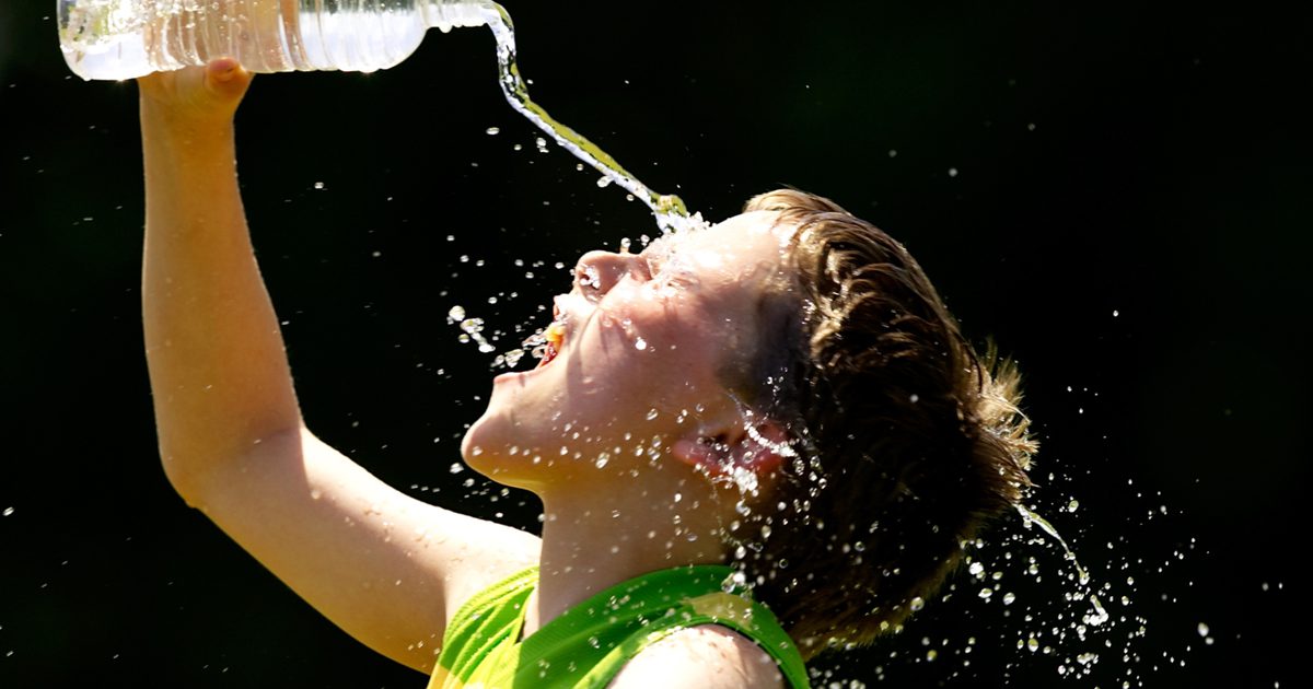 هل شرب الماء أثناء التقلص يسبب التكرار؟