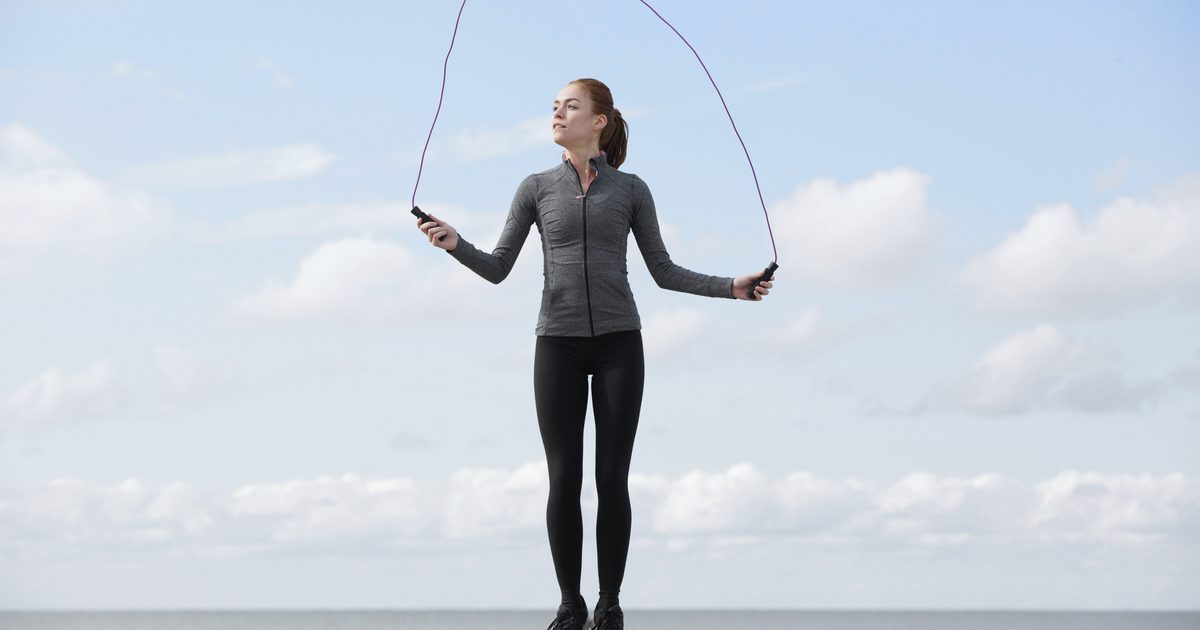 Дали скачането на въже за 1 час ви помага да отслабвате?