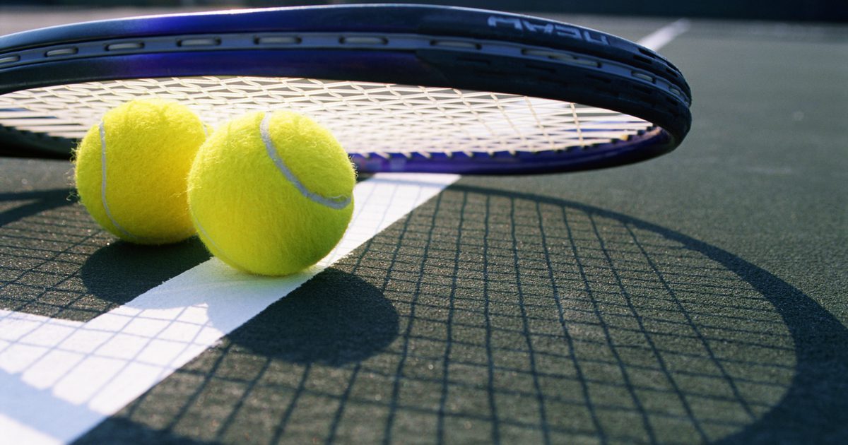 Beeinflusst die Temperatur, wie hoch ein Tennisball springt?