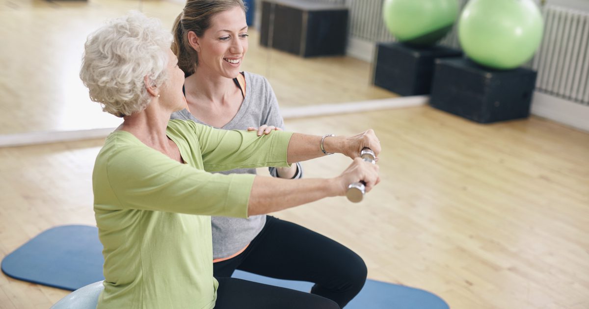 Øvelser for å flate magen for eldre borgere