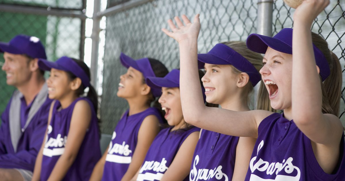 Girls 'Fastpitch Softball Regler för Base Running