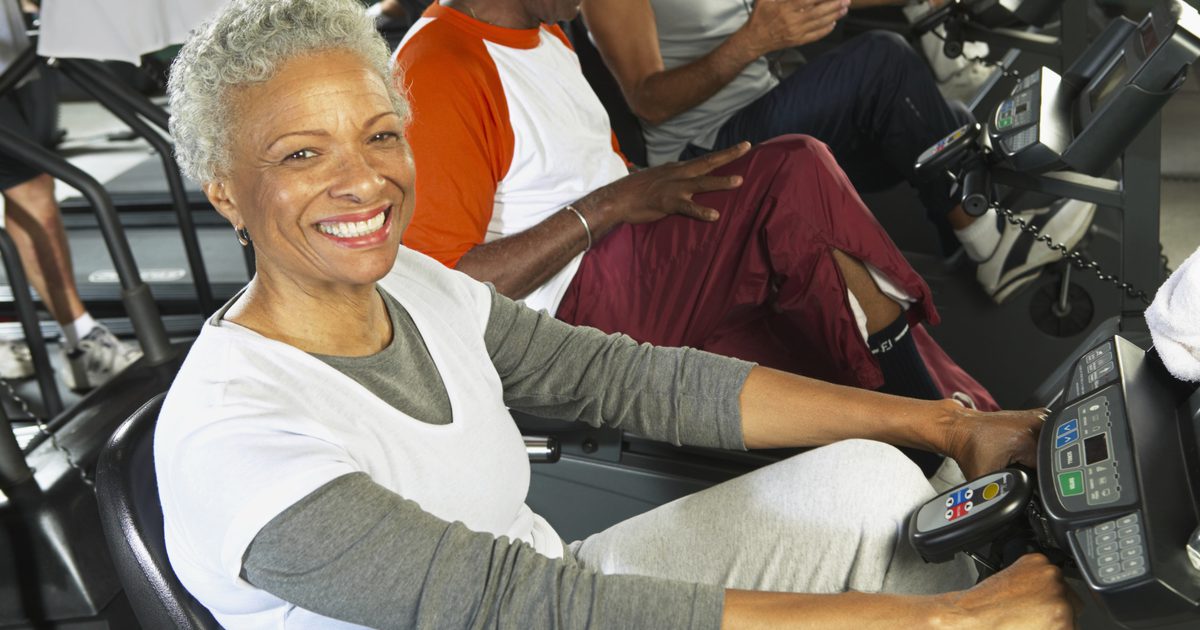 Gym gebruik van apparatuur voor senioren ouder dan 60 jaar