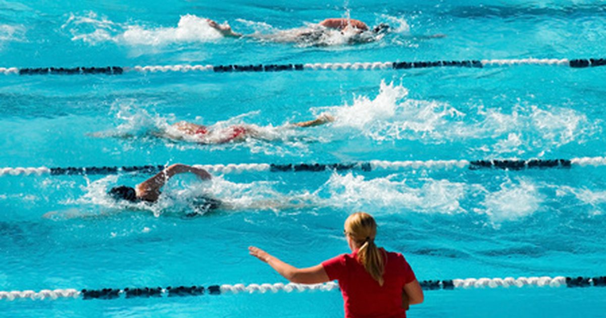 التدريبات السباحة في المدرسة الثانوية
