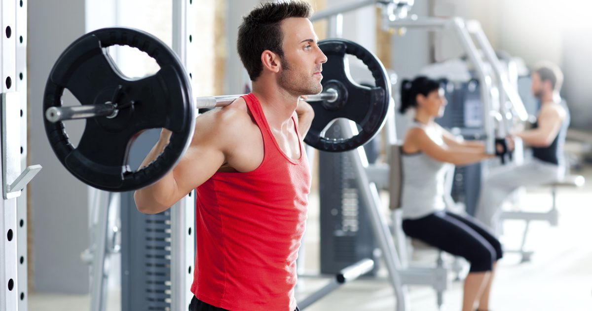 Hoe kan een persoon van 260 pond die elke dag traint, vet verliezen en spieren krijgen?