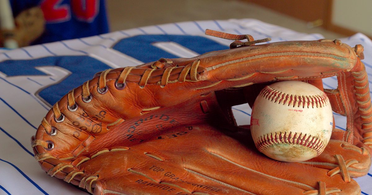 Hur man justerar snören på en baseballhandske
