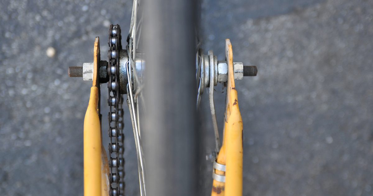 Как выровнять заднюю шину велосипеда