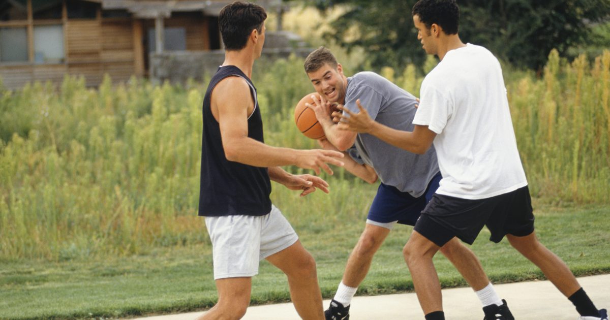 Wie man Krämpfe beim Spielen des Basketballs vermeidet