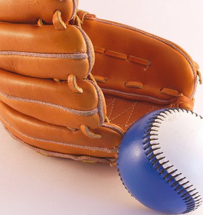 Как да се разпадне в нова бейзболна ръкавица с маслиново масло