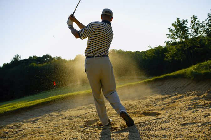 गोल्फ क्लब स्विंग गति को दूरी में कैसे परिवर्तित करें