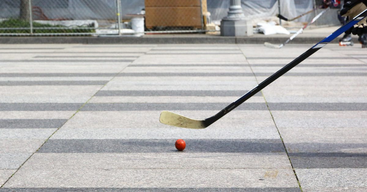 Hvordan kutte en kompositt hockey stick