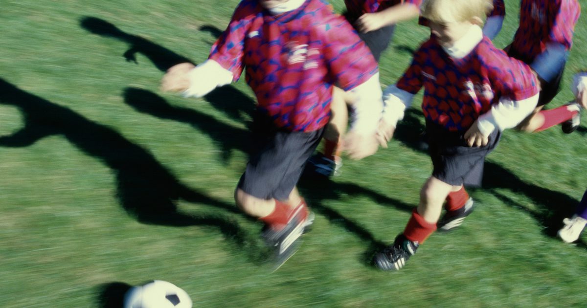 Как да обясним правилото на Offsides за деца, които играят футбол