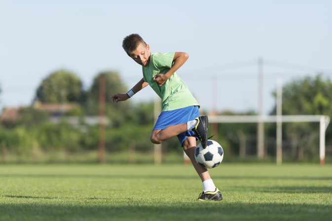 कैसे अपने फुटबॉल Dribbling कौशल में सुधार करने के लिए