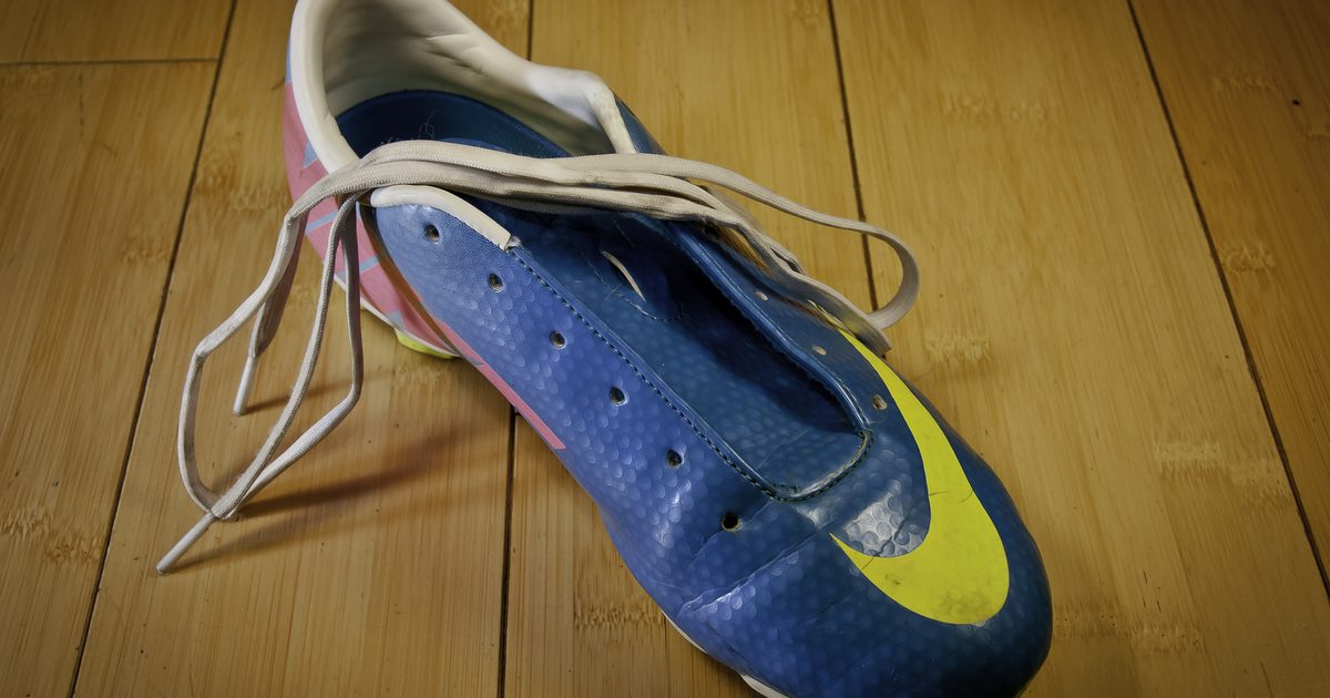 كيفية الرباط أحذية كرة القدم