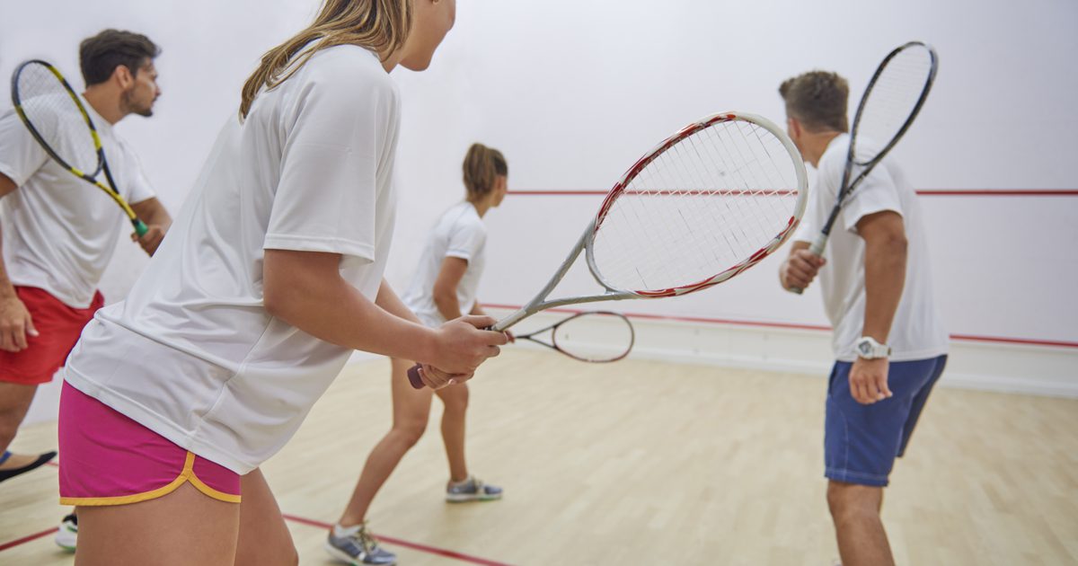 Hoe je een squashracket opnieuw vastpakt