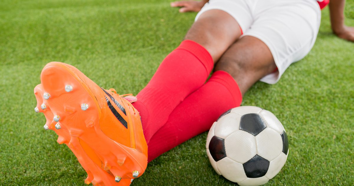 هل من السيئ السير في مراسي كرة القدم على الخرسانة؟