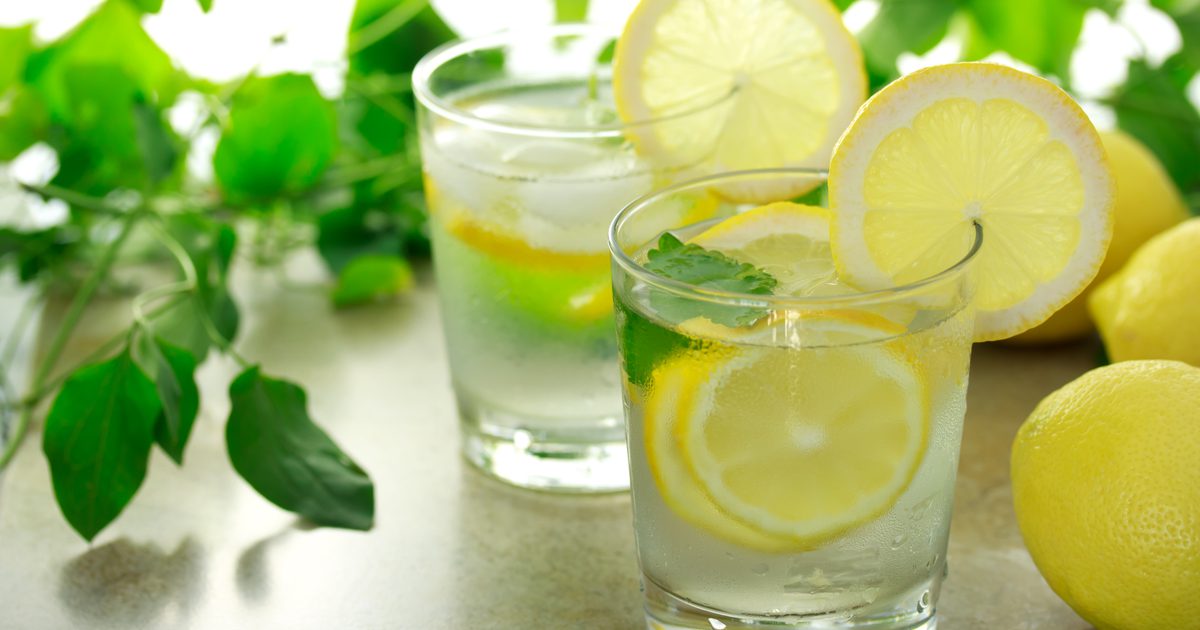هل هو جيد لشرب الماء مع الليمون وبينما كنت تعمل؟