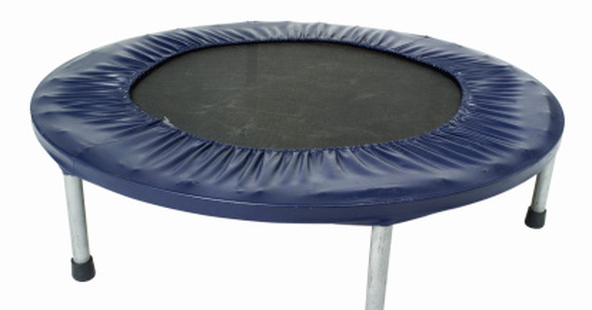 Er en mini trampolin sikker for en ældre person?