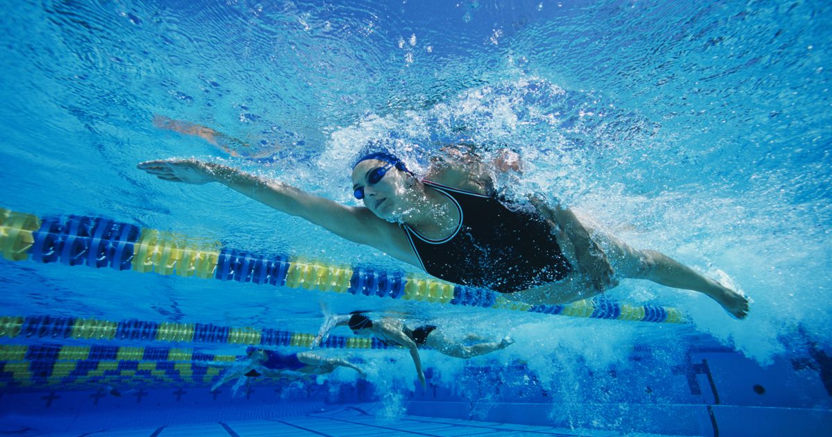एक अच्छा वसा जलने व्यायाम तैर रहा है?