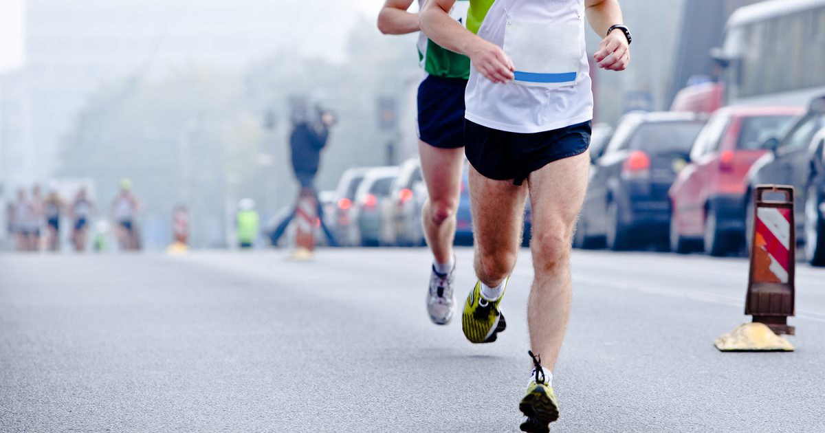 Hmotnosť a rýchlosť maratónskeho bežca