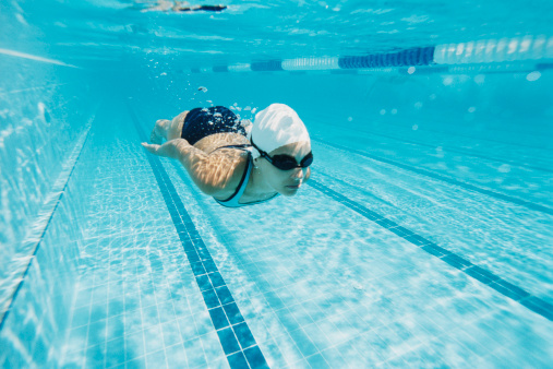 Mentala och fysiska fördelar med simning