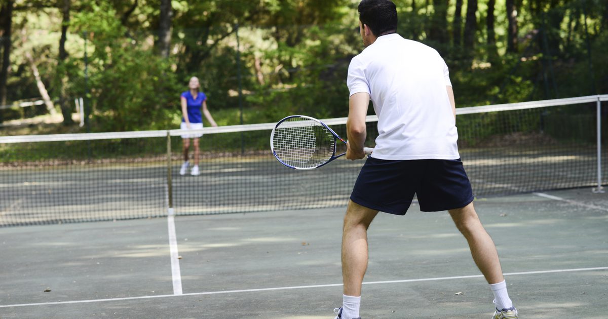 Мускулите се ангажират докато играят тенис