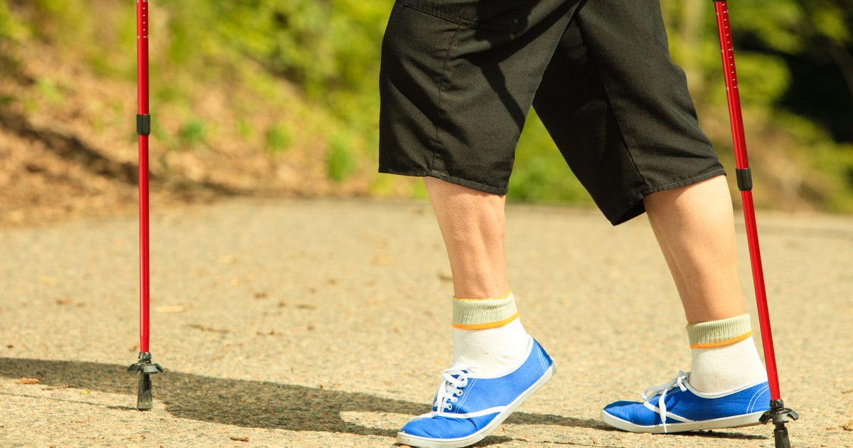 Zvýšené operácie nôh na zníženie opuchu nohy u starších ľudí