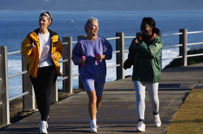 Redenen waarom Power Walking gezonder is dan joggen