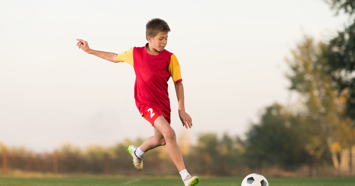 Fotbollsborr på avstånd för barn
