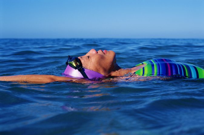 Scoliosis के लिए व्यायाम के रूप में तैरना