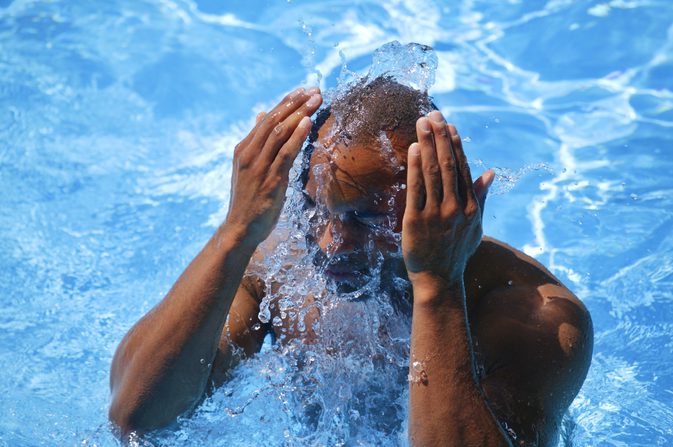 Svømmingstrening som kan hjelpe deg med å hoppe høyere