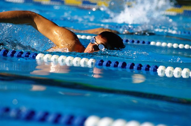 Плуване Strokes за Tricep мускулите