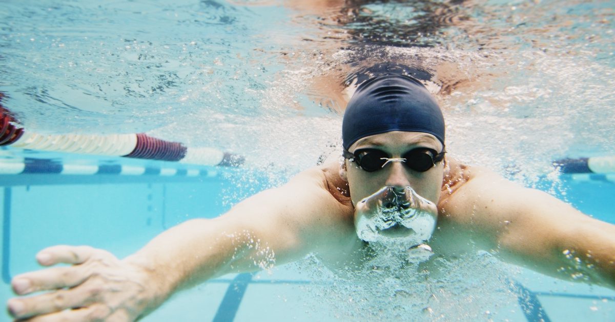 Eine Schwimm-Workout-Routine für Männer