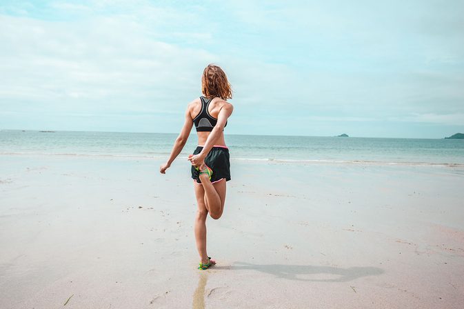 इन समुद्र तट व्यायामों के साथ अपने कसरत को अपग्रेड करें