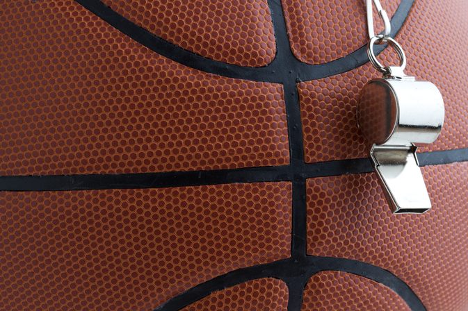 Kakšne so dolžnosti košarkarskih uradnikov?