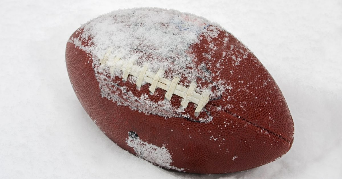 ماذا يفعل اللاعبون بكرة القدم على جلدهم أثناء الطقس البارد؟