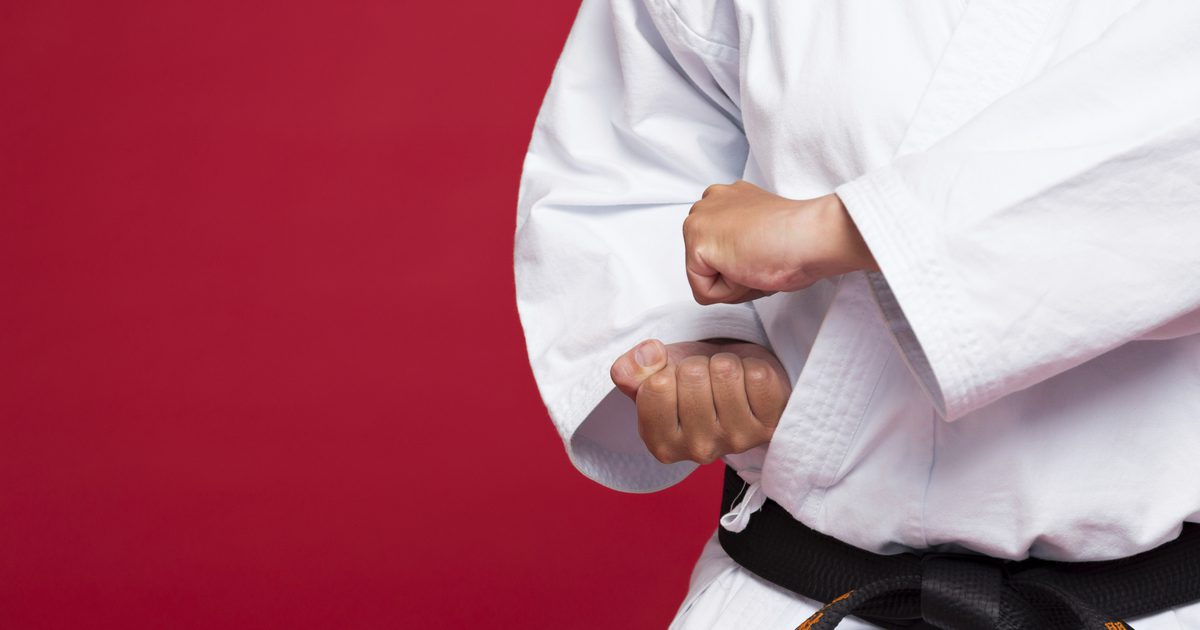 Was macht ein Karate an der Seite des Halses?