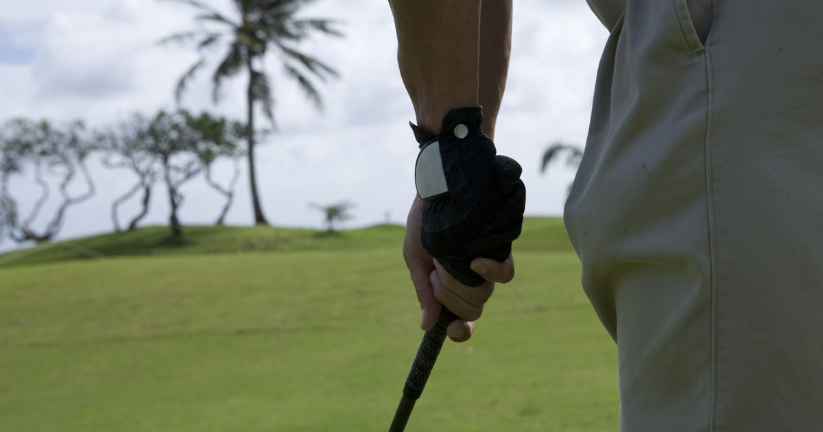 Какви ръкавици носите за десния голфър?