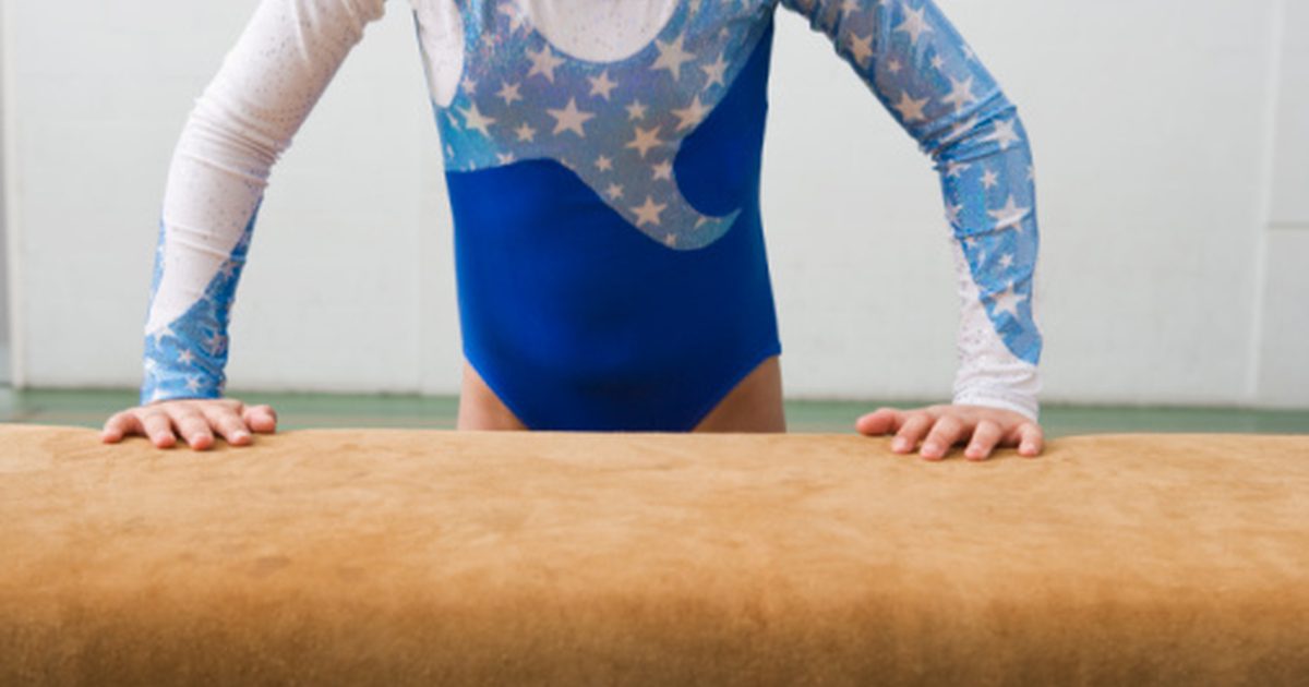 Vad är skillnaden mellan rytmisk och konstnärlig gymnastik?