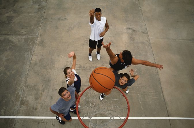 Wat is een goede verticale sprong voor atleten op de middelbare school?