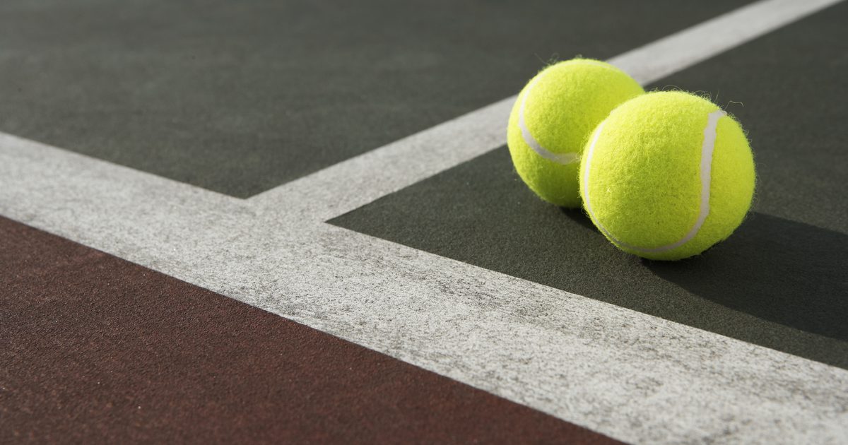 एक टेनिस कोर्ट पर बाउंड्स से बाहर क्या है?