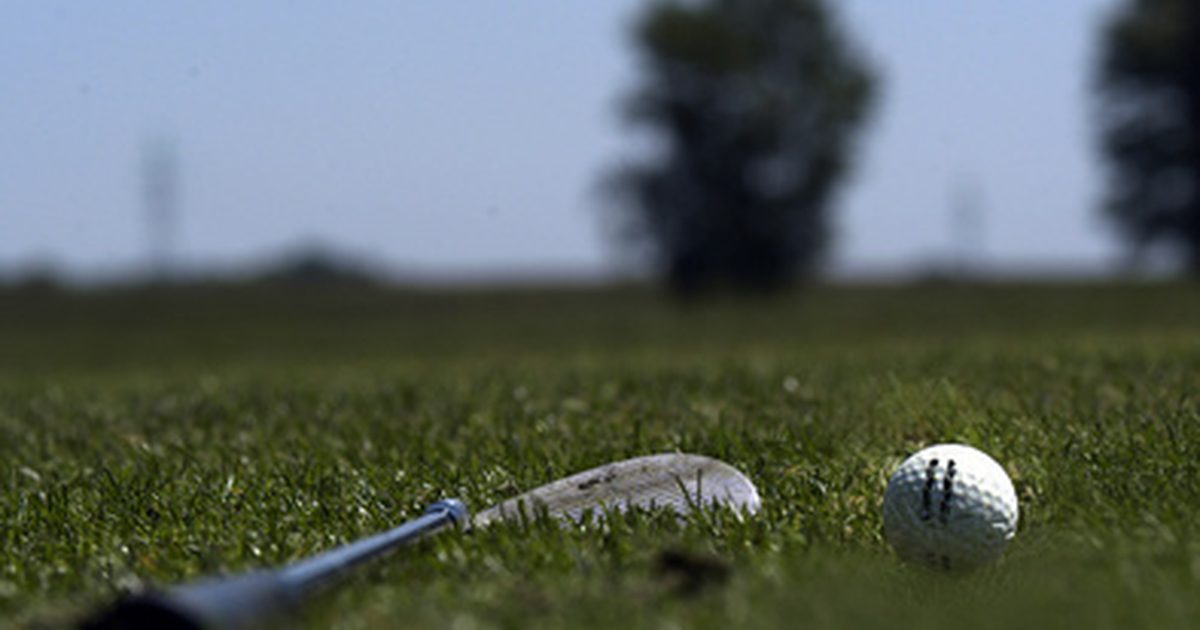 Hvilken type løsningsmiddel bør brukes når du tar grep på golfklubber?