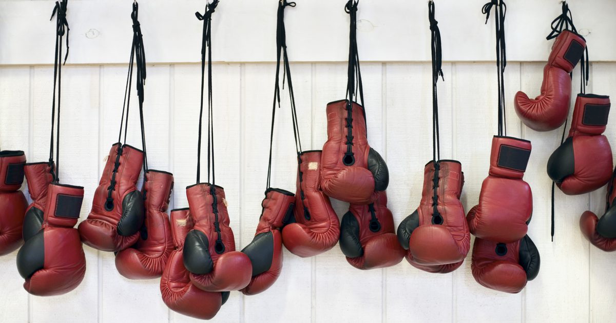 Hvilken vekt av hansker brukes i en profesjonell heavyweight boksing kamp?