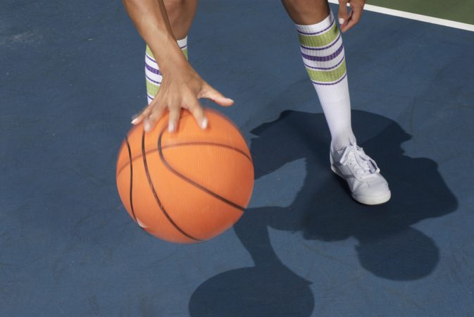 أي رياضة كرة السلة لديها دعم قوس جيد؟
