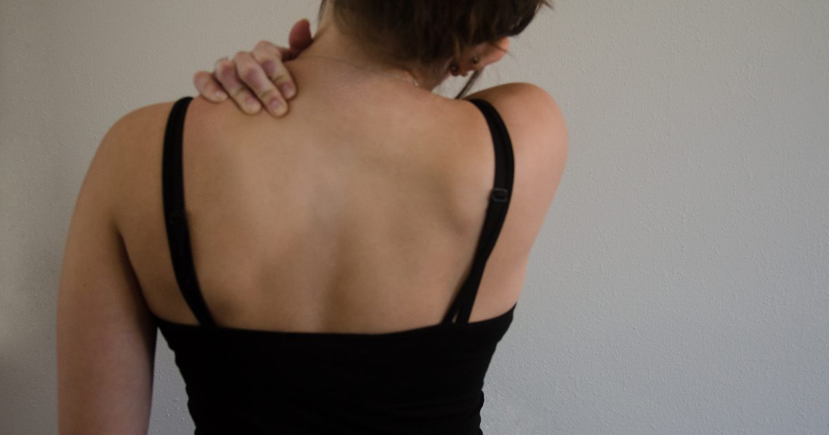 Йога позира да забрани болката на врата и раменете