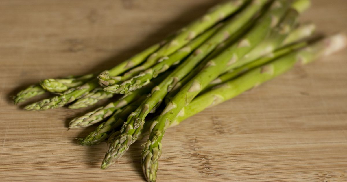 Den beste måten å fryse asparges: Blanch det eller bare fryse det?