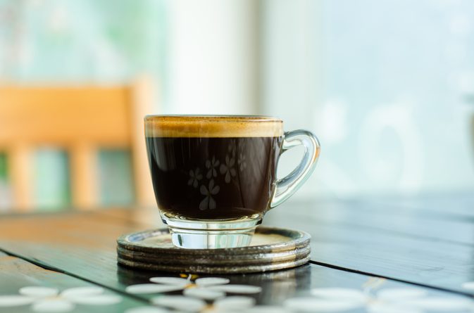 Kan cafeïne je armen doen inslapen?